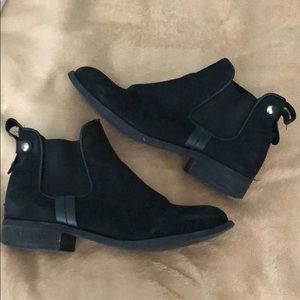 Steve Madden booties!